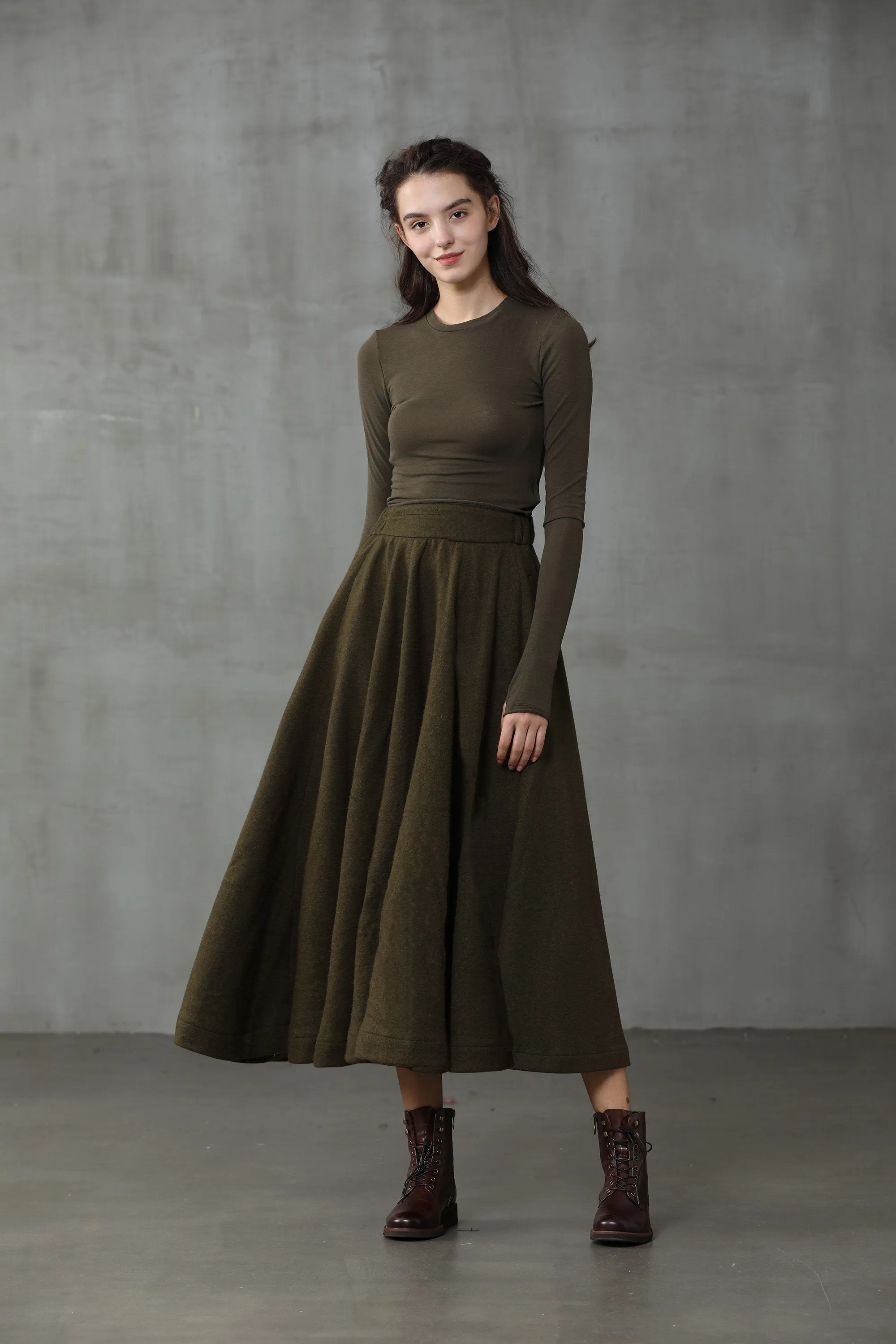 The Soft Lawn 12 | Midi Wool Skirt